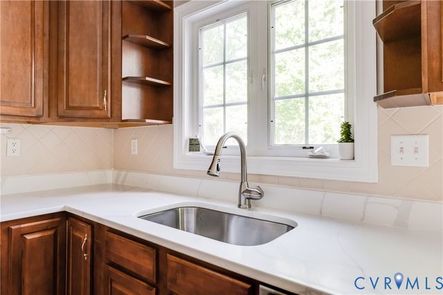 13619 Grove Pond Dr, Midlothian, VA 23114