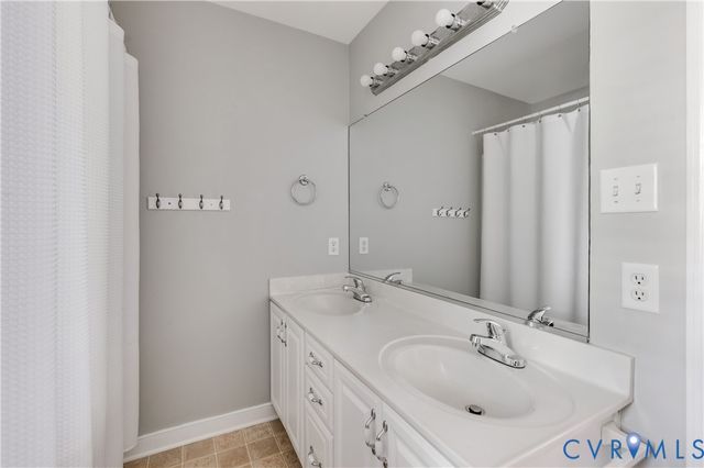 13619 Grove Pond Dr, Midlothian, VA 23114
