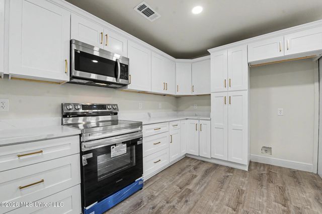 6105 E Desoto Street, Bay Saint Louis, MS 39520