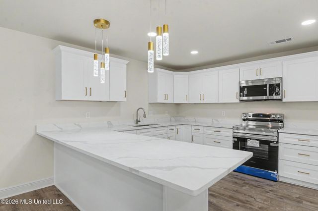 6105 E Desoto Street, Bay Saint Louis, MS 39520