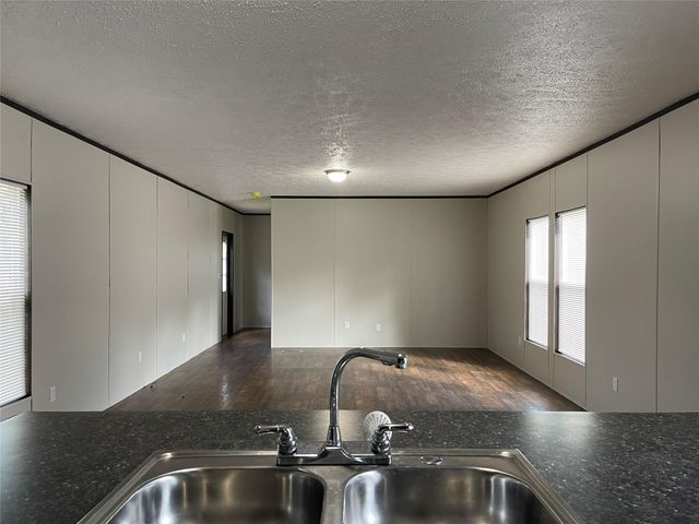 412 Avenue E, Stowell, TX 77661