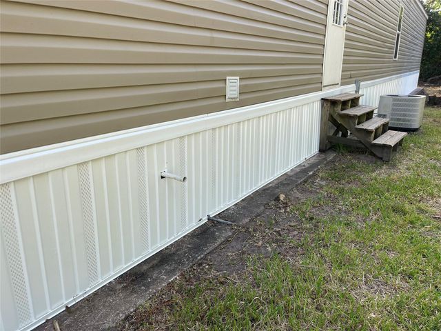 412 Avenue E, Stowell, TX 77661