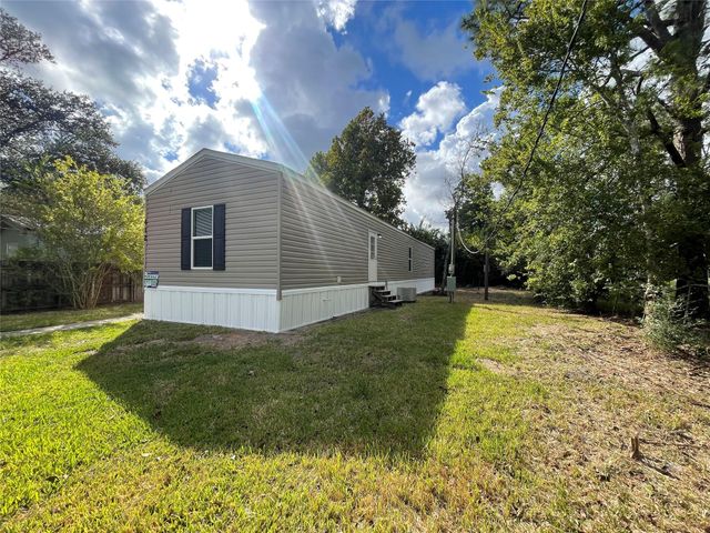 412 Avenue E, Stowell, TX 77661