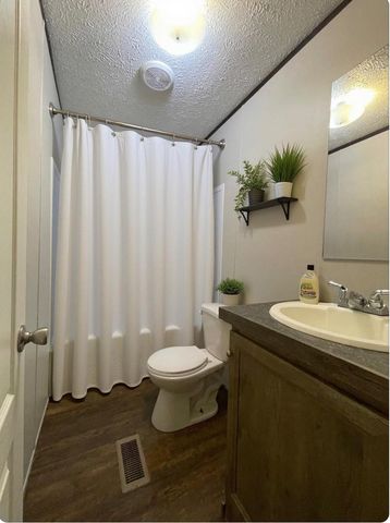 412 Avenue E, Stowell, TX 77661