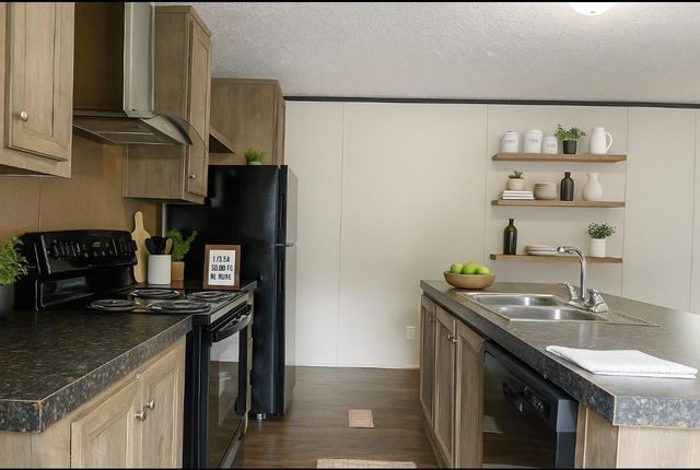 412 Avenue E, Stowell, TX 77661