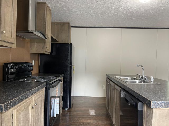 412 Avenue E, Stowell, TX 77661