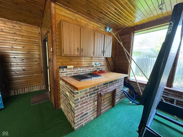 825 Parkview Drive, Rushville, IN 46173