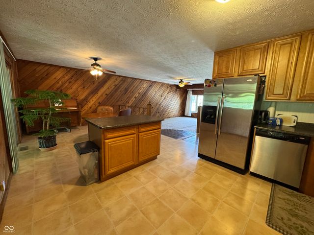 825 Parkview Drive, Rushville, IN 46173