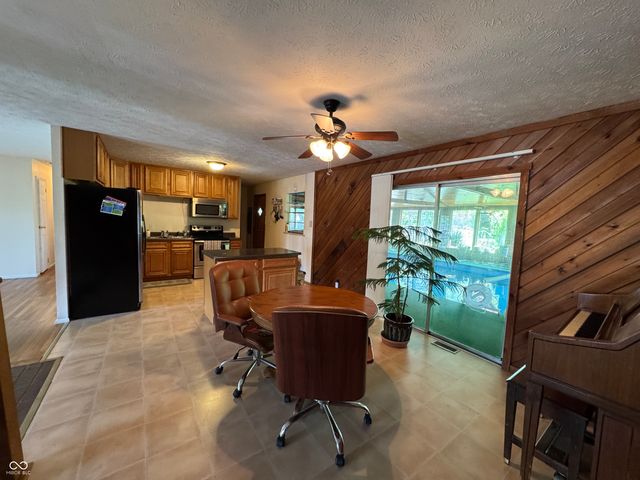 825 Parkview Drive, Rushville, IN 46173