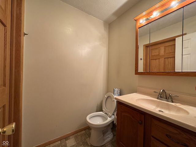 825 Parkview Drive, Rushville, IN 46173