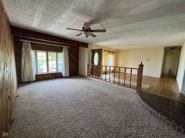 825 Parkview Drive, Rushville, IN 46173