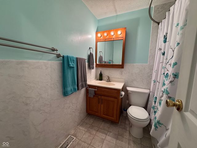 825 Parkview Drive, Rushville, IN 46173