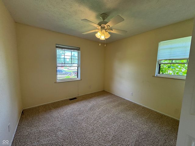 825 Parkview Drive, Rushville, IN 46173