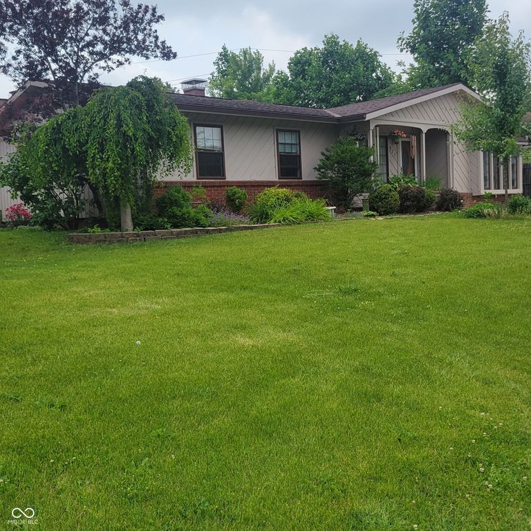 825 Parkview Drive, Rushville, IN 46173