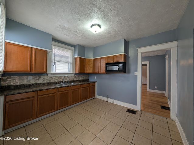 3322 W Kentucky St, Louisville, KY 40211