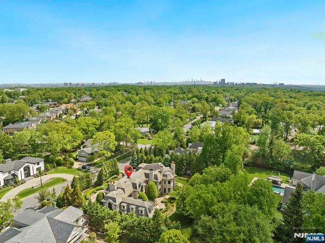 78 Roberts Road, Englewood Cliffs, NJ 07632