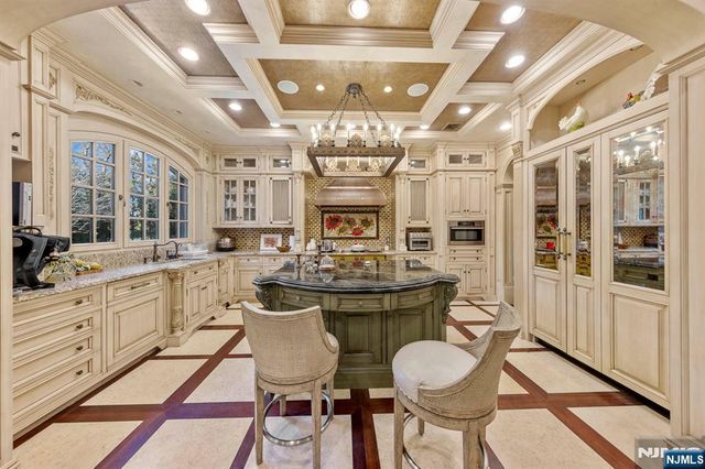 78 Roberts Road, Englewood Cliffs, NJ 07632