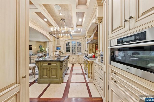 78 Roberts Road, Englewood Cliffs, NJ 07632