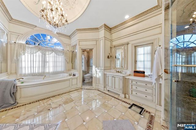 78 Roberts Road, Englewood Cliffs, NJ 07632