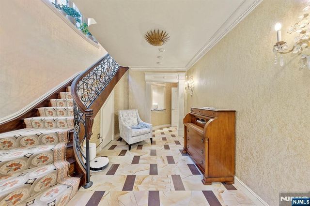 78 Roberts Road, Englewood Cliffs, NJ 07632