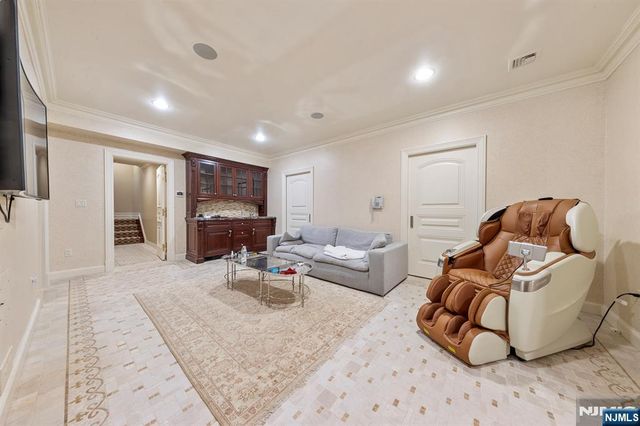 78 Roberts Road, Englewood Cliffs, NJ 07632