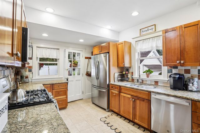 75 Chestnut Avenue, Pelham, NY 10803