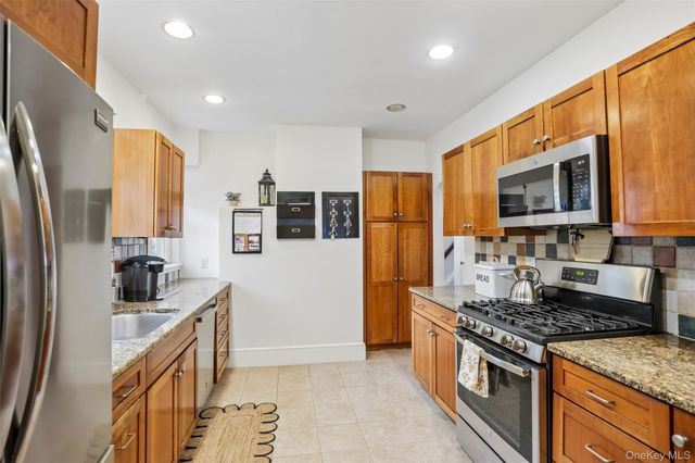 75 Chestnut Avenue, Pelham, NY 10803