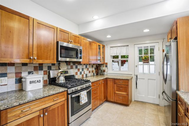 75 Chestnut Avenue, Pelham, NY 10803