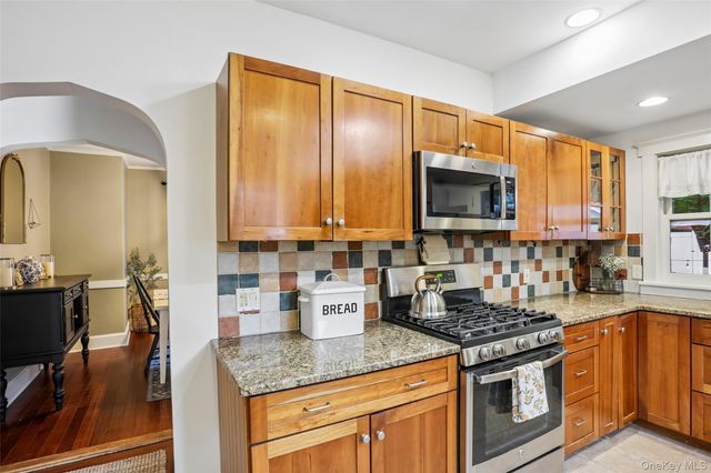 75 Chestnut Avenue, Pelham, NY 10803