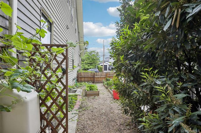 75 Chestnut Avenue, Pelham, NY 10803