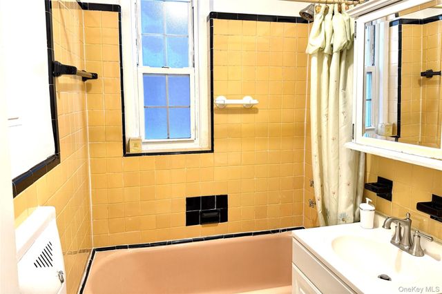 7915 35th Avenue 1E, Jackson Heights, NY 11372