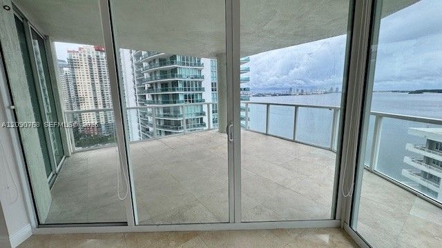 218 SE 14th St 1901, Miami, FL 33131