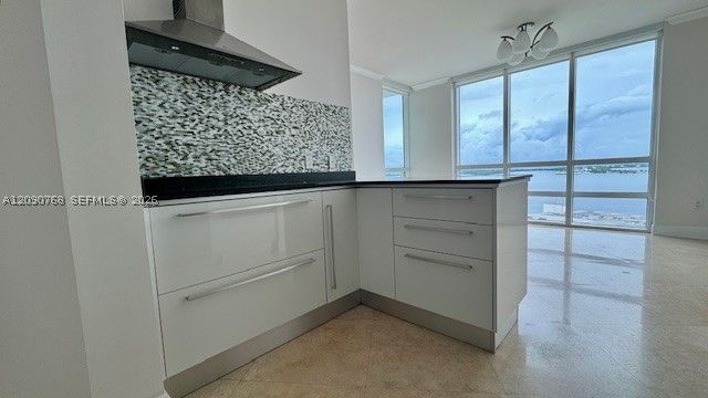 218 SE 14th St 1901, Miami, FL 33131