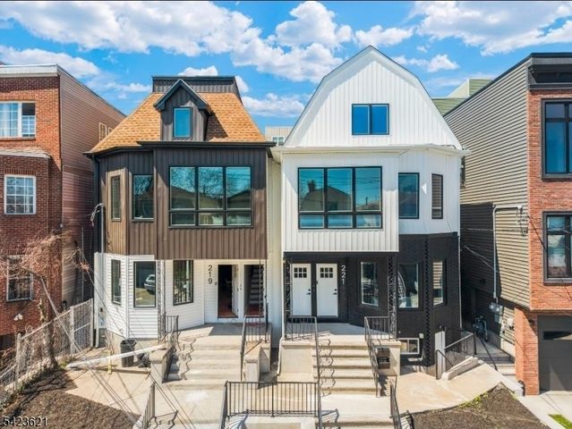 219 Clerk St, Jersey City, NJ 07305