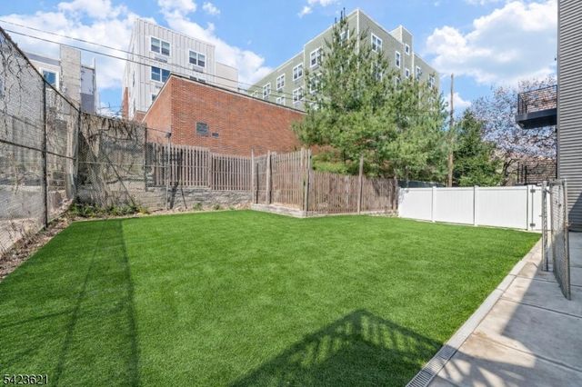 219 Clerk St, Jersey City, NJ 07305