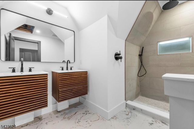 219 Clerk St, Jersey City, NJ 07305