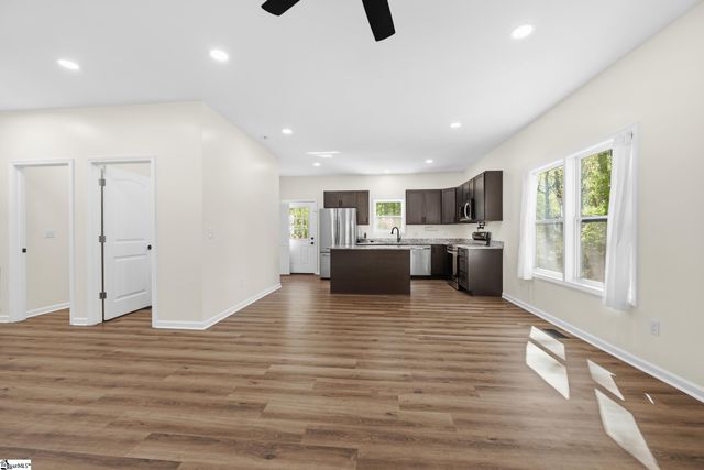 2134 Geer Highway, Travelers Rest, SC 29690