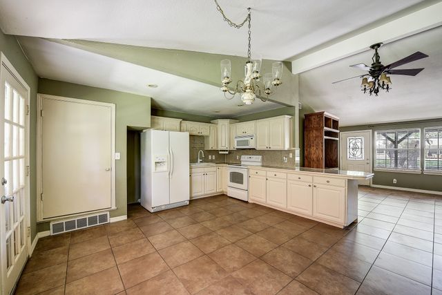 13350 Castleton Drive, Farmers Branch, TX 75234