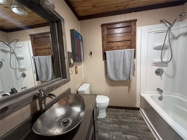 7315 Neches Street, Athens, TX 75752