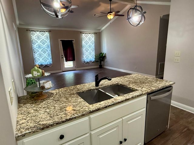 150 Shore Acres Drive, Hot Springs, AR 71913