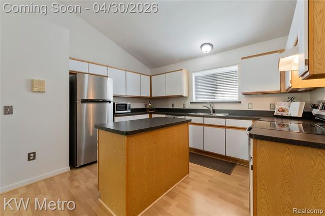 15141 Northpointe Drive, Sterling Heights, MI 48313