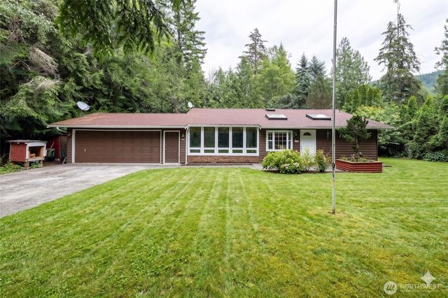 592 Sprague Valley Drive, Maple Falls, WA 98266