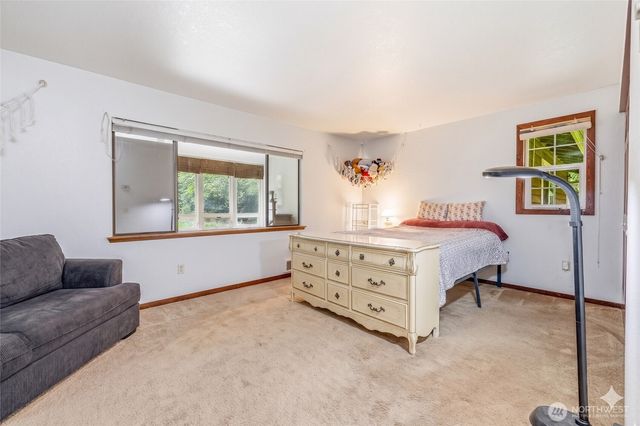 592 Sprague Valley Drive, Maple Falls, WA 98266