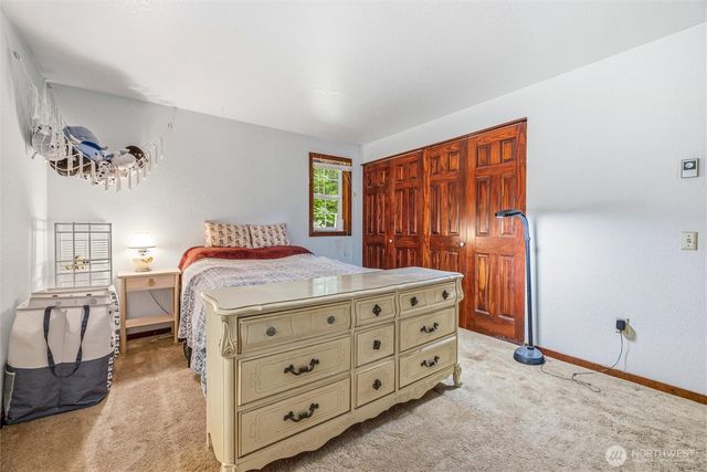 592 Sprague Valley Drive, Maple Falls, WA 98266