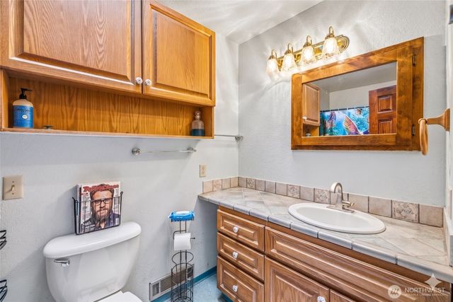 592 Sprague Valley Drive, Maple Falls, WA 98266