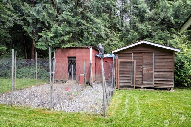 592 Sprague Valley Drive, Maple Falls, WA 98266