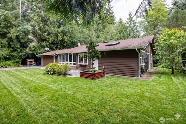 592 Sprague Valley Drive, Maple Falls, WA 98266