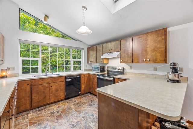 592 Sprague Valley Drive, Maple Falls, WA 98266