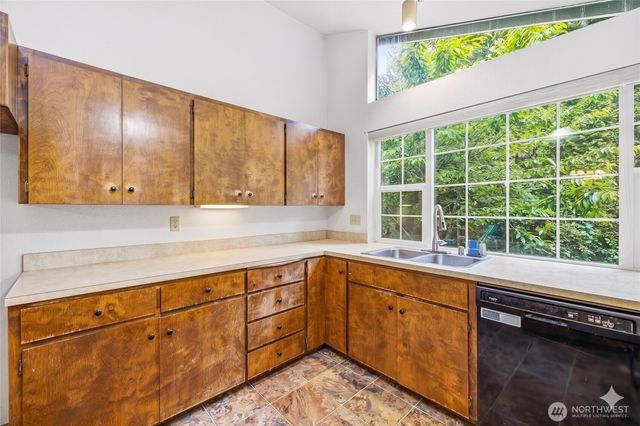 592 Sprague Valley Drive, Maple Falls, WA 98266