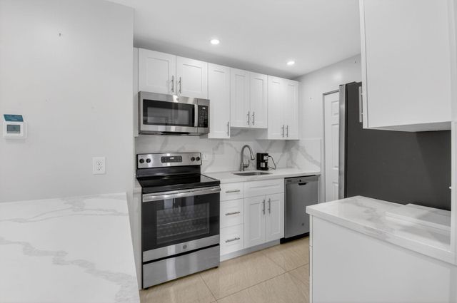 15453 Lakes Of Delray Boulevard 204, Delray Beach, FL 33484